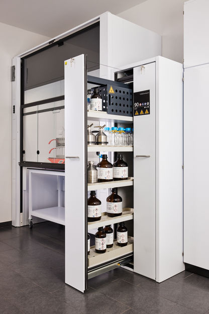 All-in-One: Store hazardous substances together for the first time in the K&ouml;ttermann safety cabinet