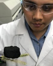 Sculpting with graphene foam
