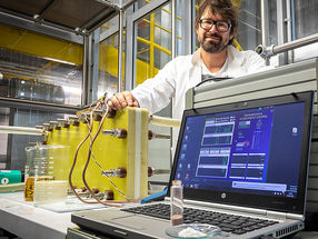 Ecological power storage battery made of vanillin