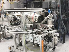 Attosecond measurement on electrons in water clusters