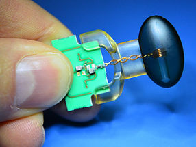 High-precision magnetic field sensing