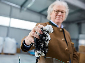 Super-sponge for oil spills