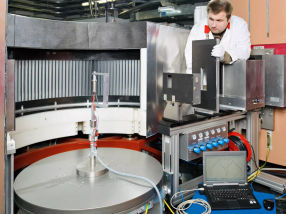 Solid-state battery: New material class with excellent ion conductivity