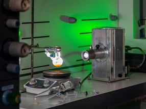 Synthesis gas and battery power from sunlight energy