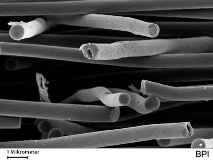 Novel nonwovens are electrically conductive but thermally insulating