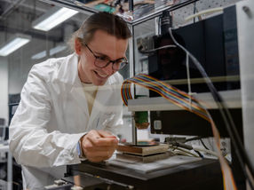 Autonomous measuring instruments systematically detect new materials