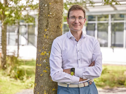 Tobias Erb receives the Leibniz Award 2024