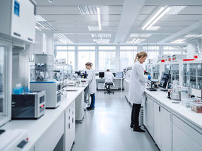 A milestone on the pathway to Lab 4.0: A new standard for the smart lab