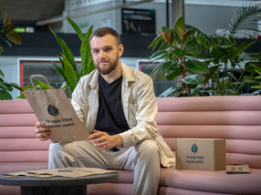 Turning fallen leaves into sustainably made paper