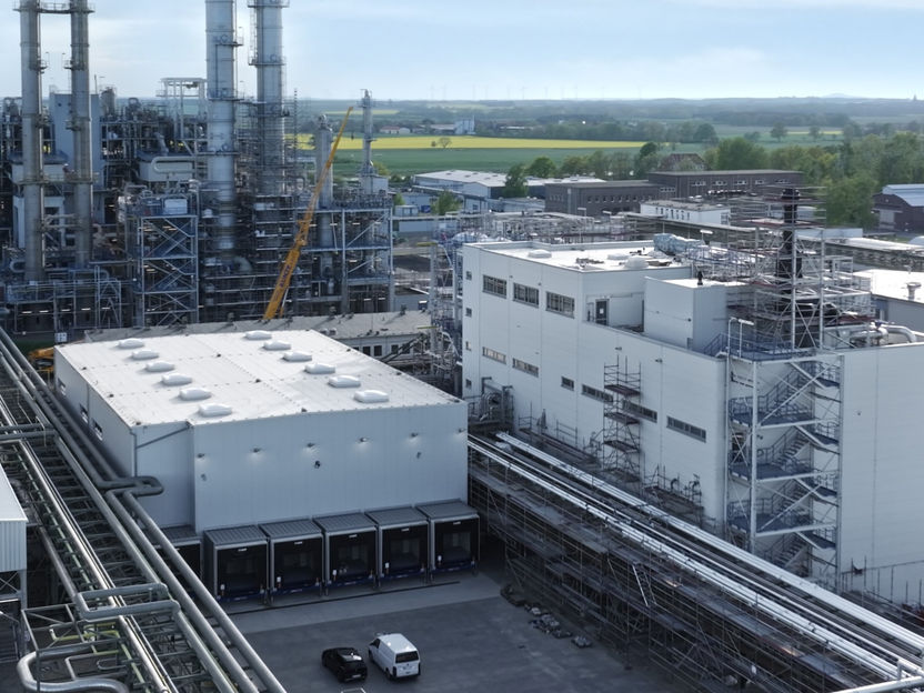 WACKER starts production of hybrid polymers at its Nünchritz site - Expansion measure underscores focus on specialties offering high innovation potential