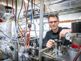 How chemical bonds are formed: Observing energy flow in real time