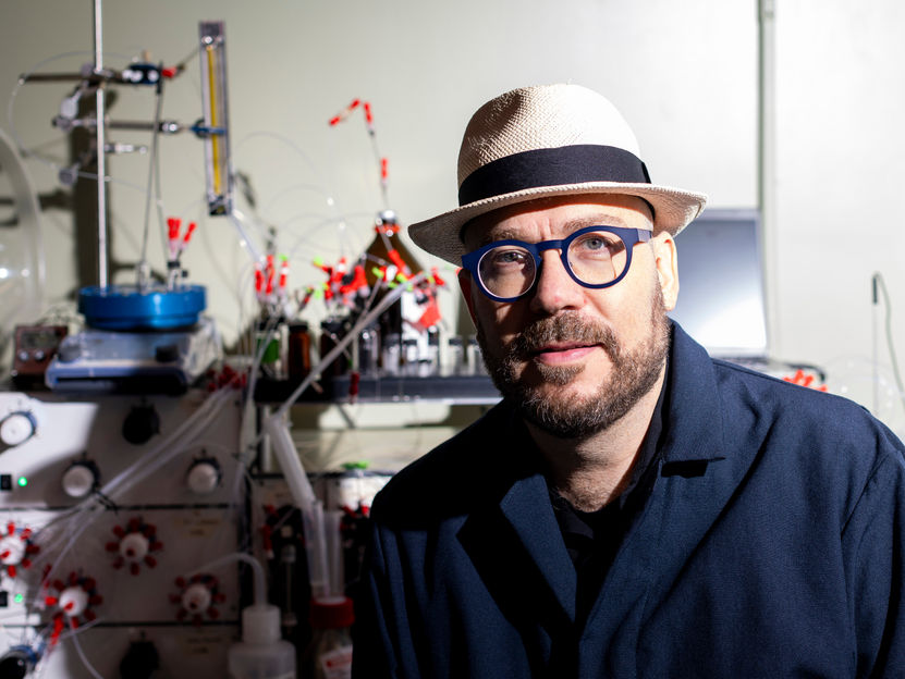 Merck Honors Alán Aspuru-Guzik with the Heinrich Emanuel Merck Award for Computational Sciences - Chemist wins prestigious science award worth € 15,000